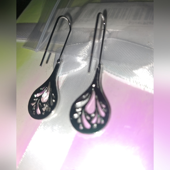 Earrings - Picture 3 of 10